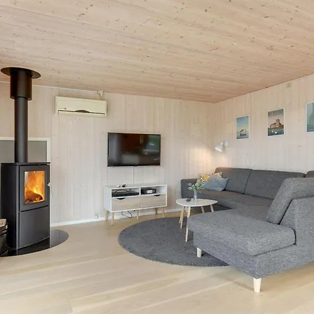 Serey - 500m From The Sea By Interhome 펜션